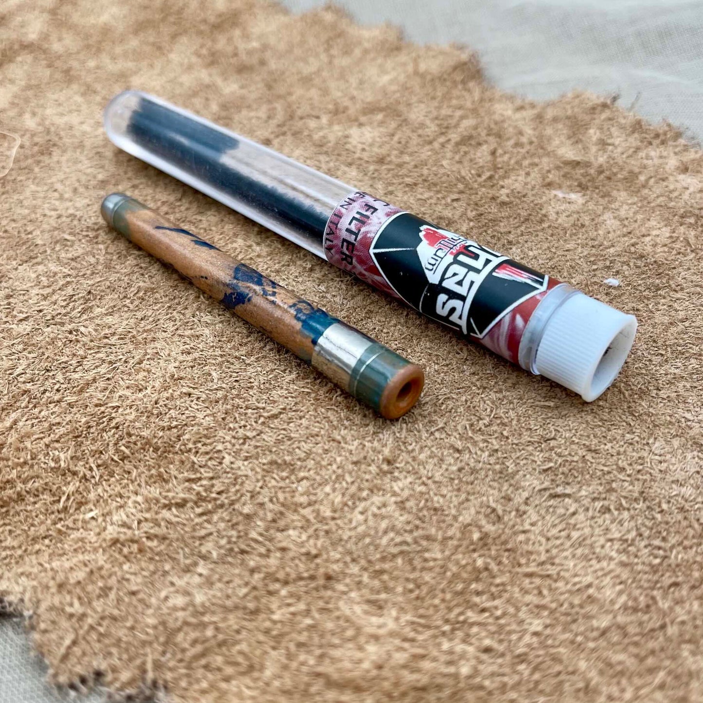 NEW - Clay Filter Tip with Leaf and Platinum Luster