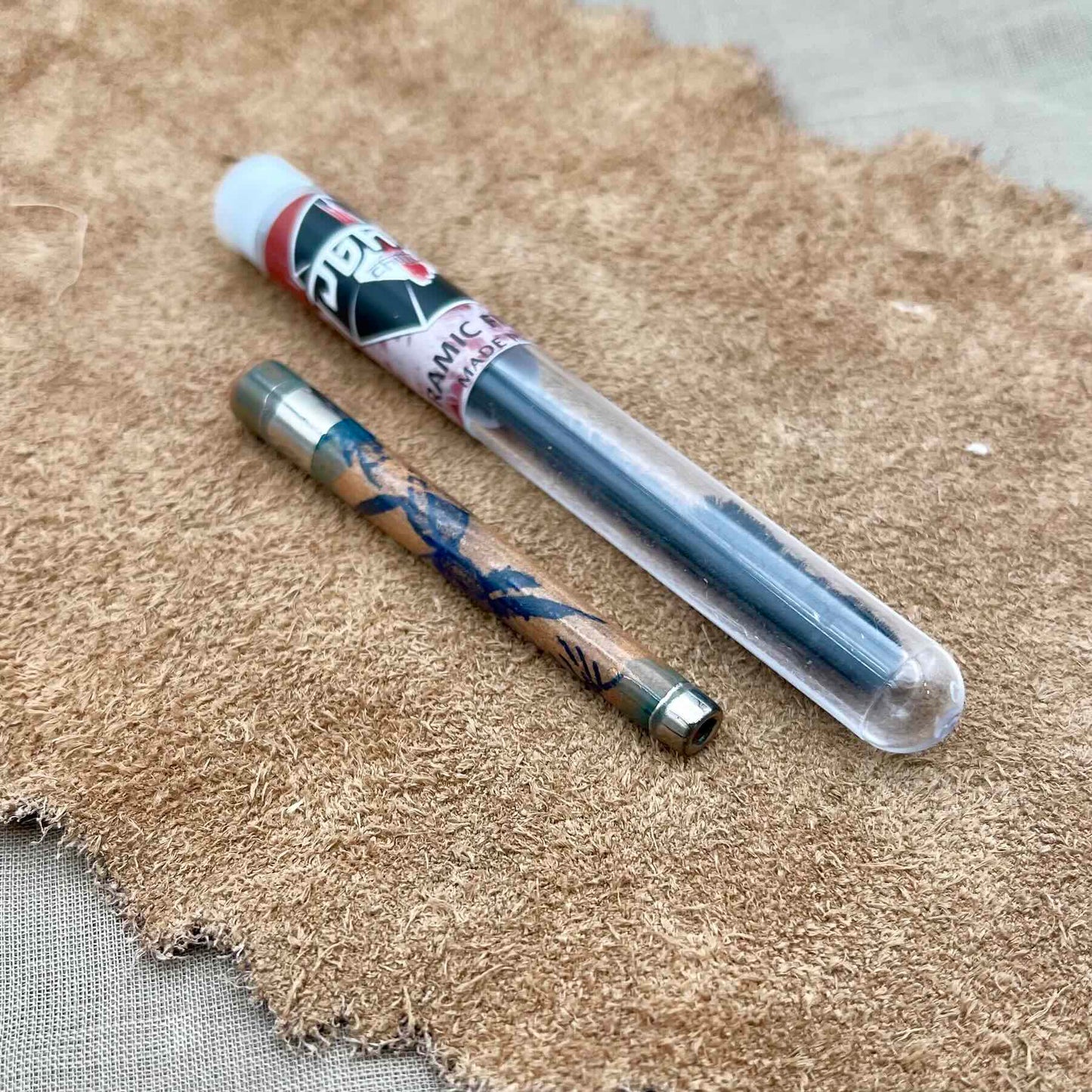 NEW - Clay Filter Tip with Leaf and Platinum Luster